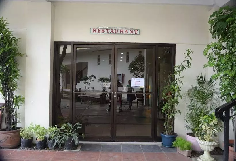 בית מלון כפרי Reyna S The Haven And Gardens