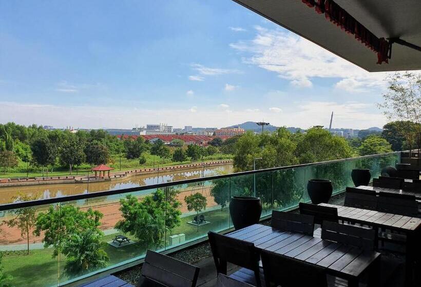 هتل Riverfront Sentral Boutique