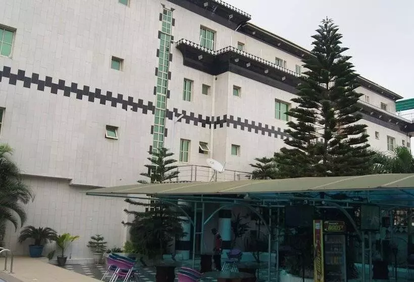 Royalview Hotel And Suites