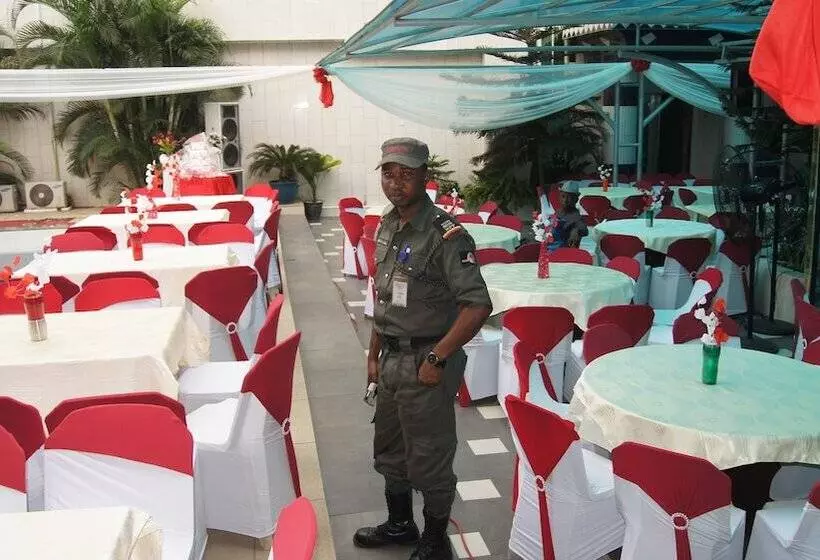 Royalview Hotel And Suites