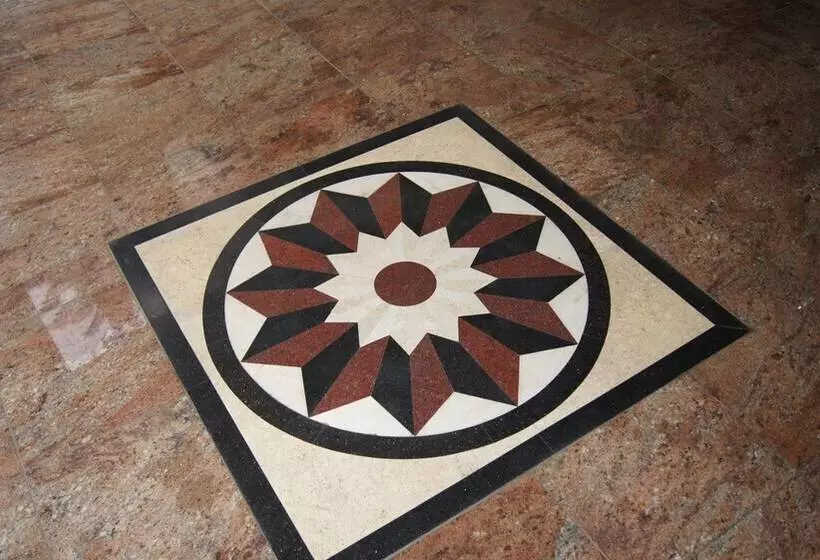 Royalview Hotel And Suites