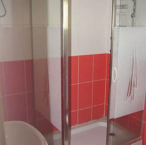 Royalview Hotel And Suites