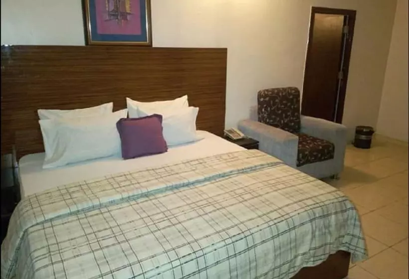 Royalview Hotel And Suites