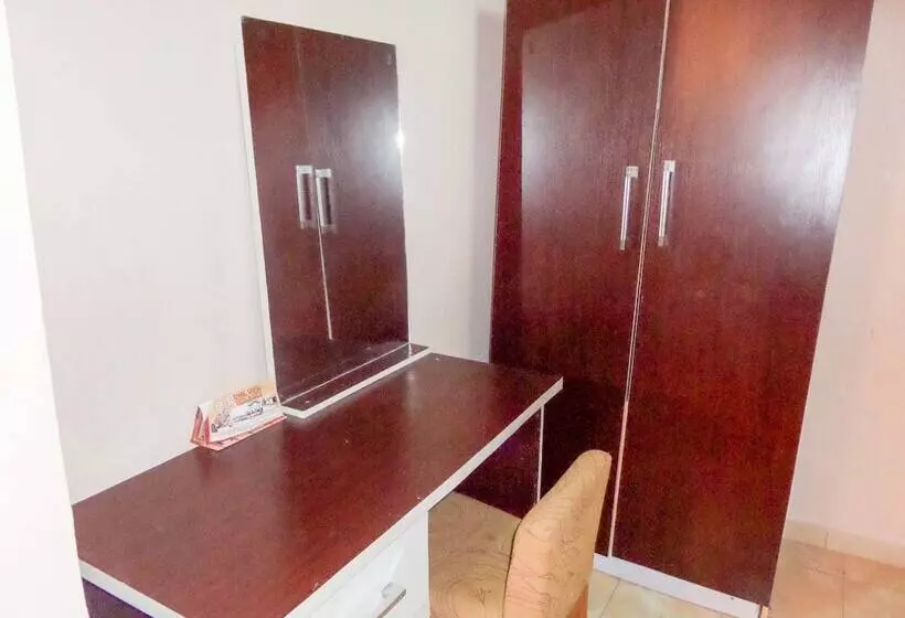 Royalview Hotel And Suites