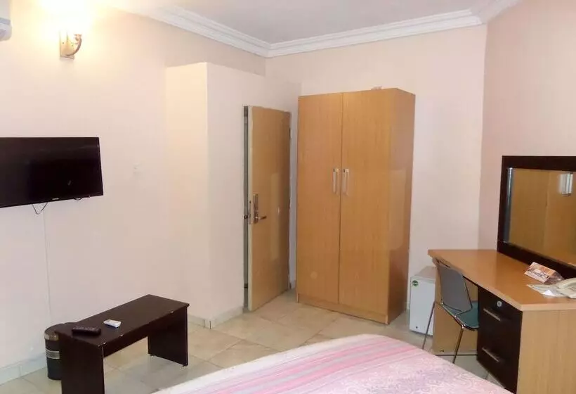 Royalview Hotel And Suites