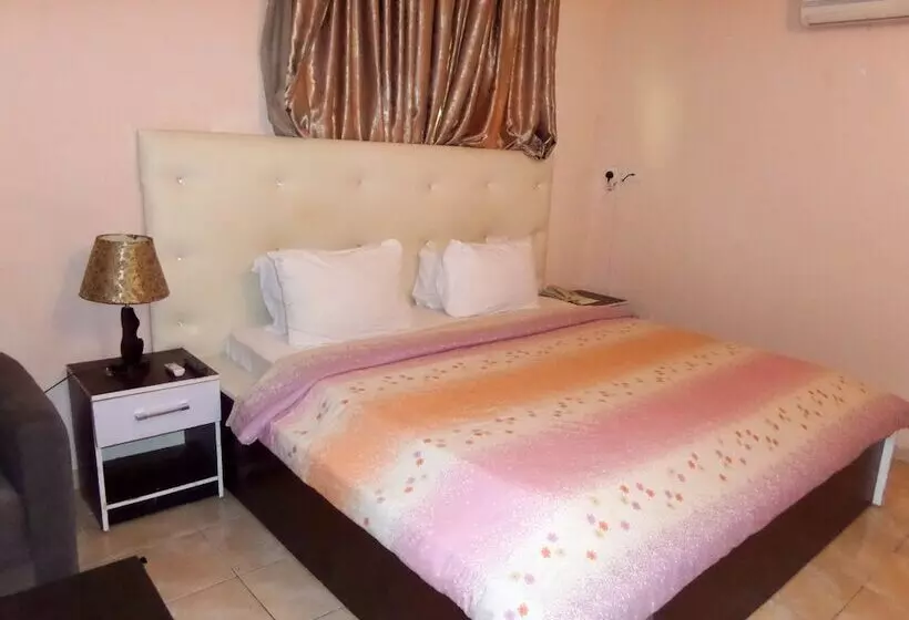 Royalview Hotel And Suites