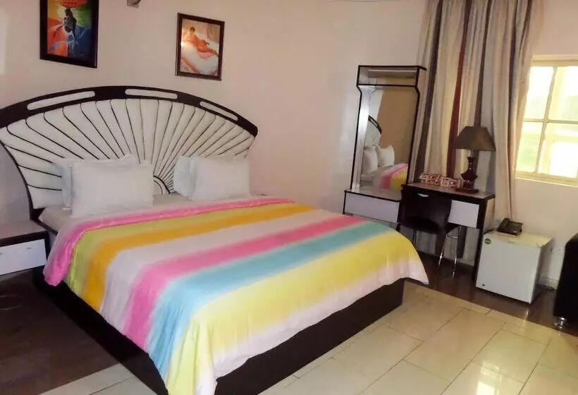 Royalview Hotel And Suites