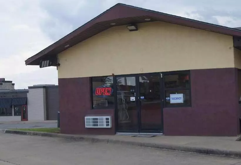 Мотель Holiday Lodge & Suites