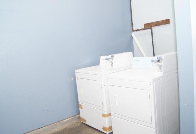 Мотель Holiday Lodge & Suites