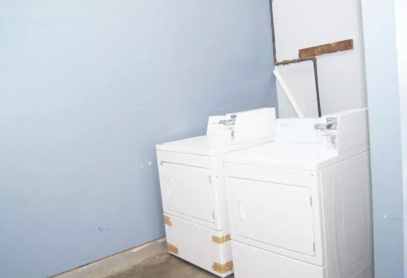 Мотель Holiday Lodge & Suites