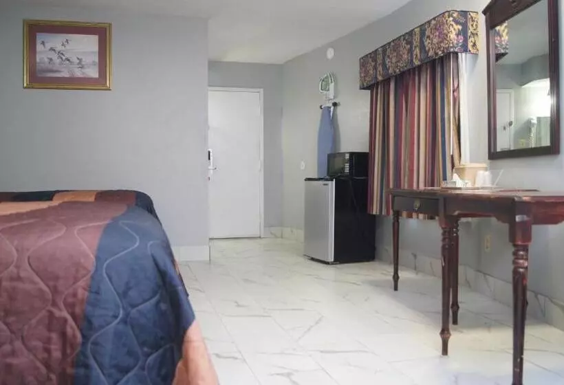 Мотель Holiday Lodge & Suites