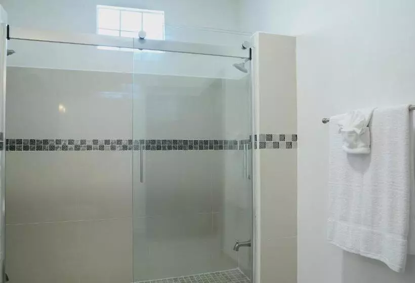 Resort Parrot Cove Lodge