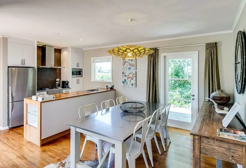 The Farmhouse At Mission Estate