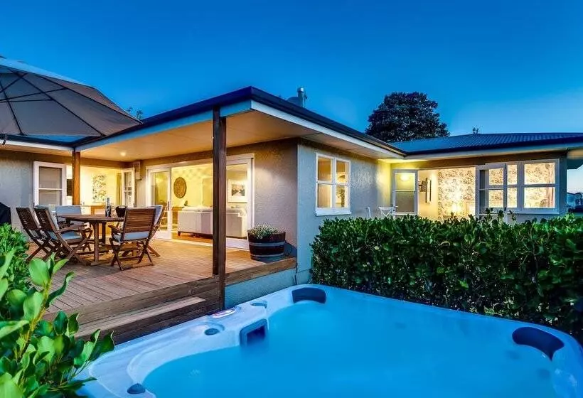 The Farmhouse At Mission Estate