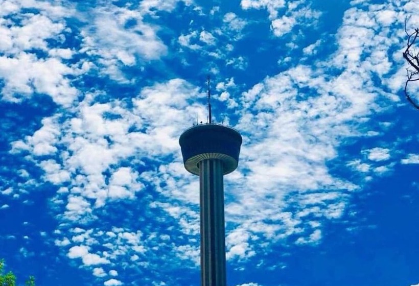 Charming Bungalow Near Historic Downtown