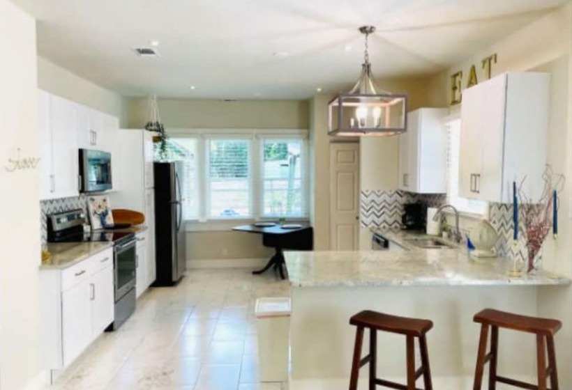 Charming Bungalow Near Historic Downtown