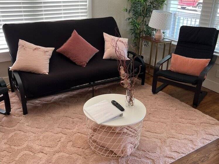 Charming Bungalow Near Historic Downtown