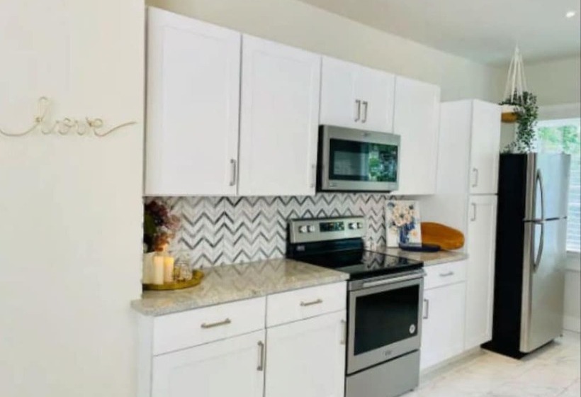 Charming Bungalow Near Historic Downtown