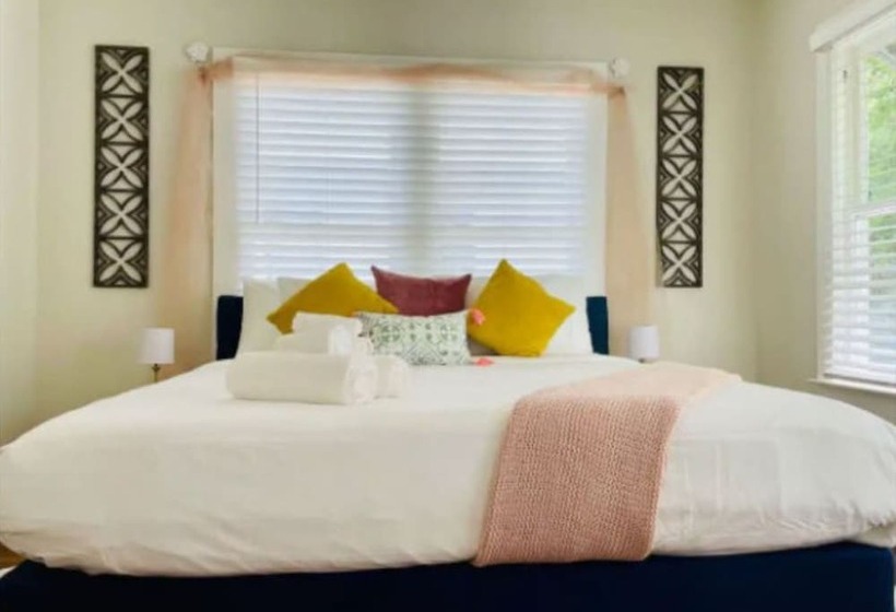 Charming Bungalow Near Historic Downtown