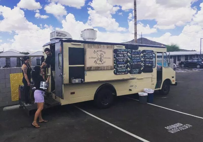 هتل Mccoy Tucson   Art, Coffee, Beer, Wine, Pool