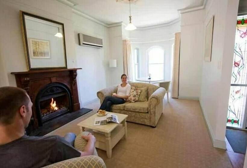 مبيت وإفطار Brice Hill Country Lodge