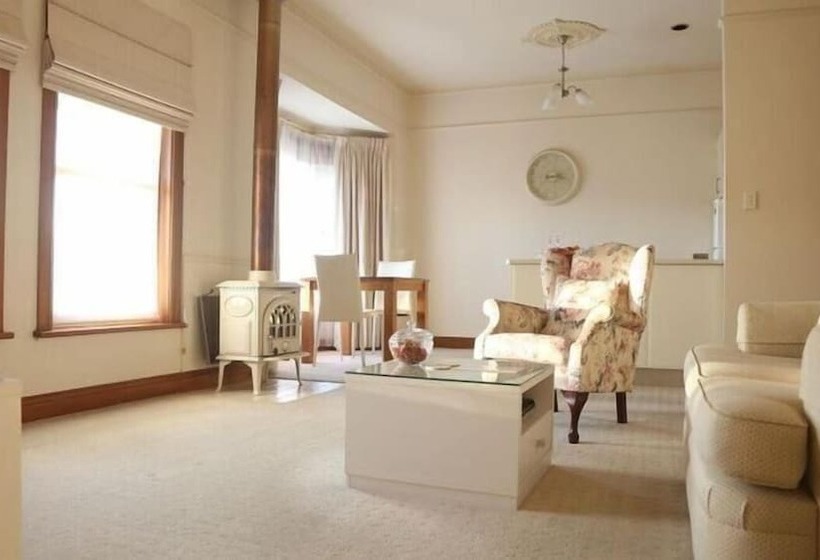 مبيت وإفطار Brice Hill Country Lodge