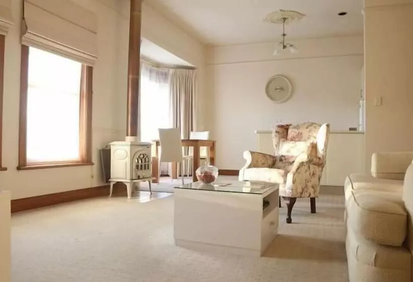 مبيت وإفطار Brice Hill Country Lodge