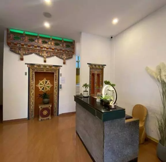 هتل 33 Soksoom Centre For Well Being & Happinesss