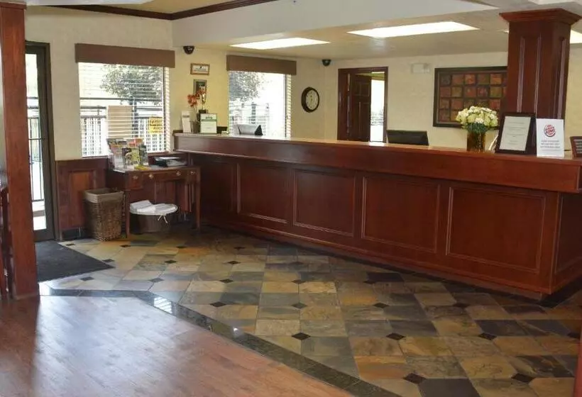 Отель Baymont By Wyndham Yakima Riverfront