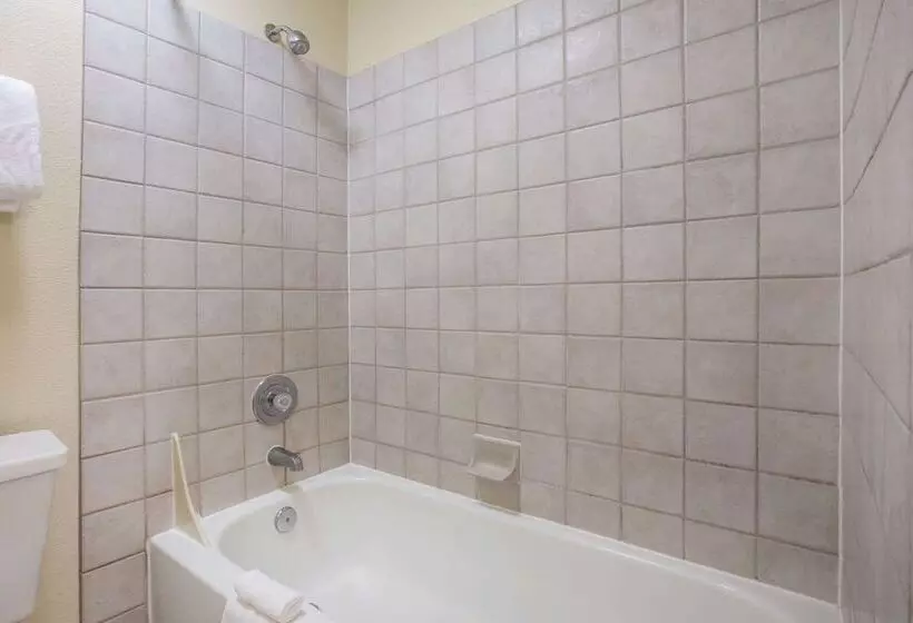 Отель Baymont By Wyndham Yakima Riverfront