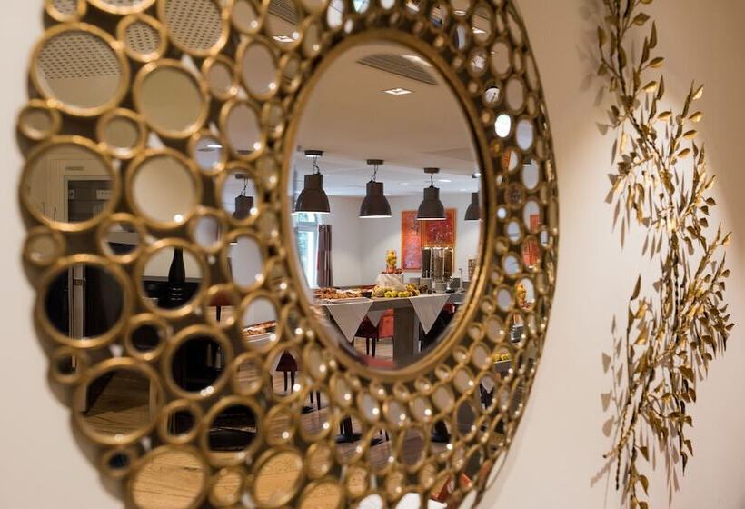 فندق Castel Maintenon   Handwritten Collection