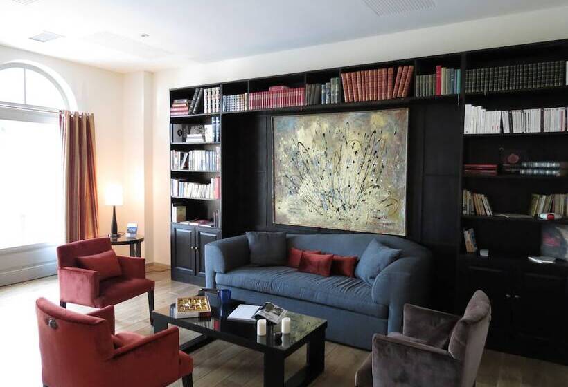 فندق Castel Maintenon   Handwritten Collection