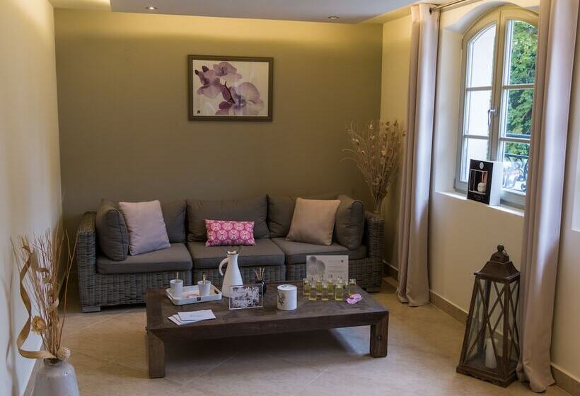 فندق Castel Maintenon   Handwritten Collection