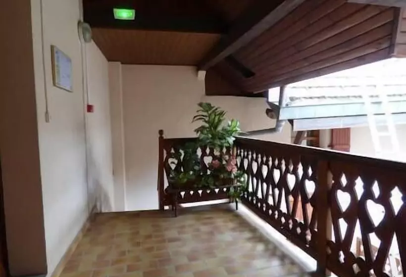 호텔 Hôtel Du Bourg