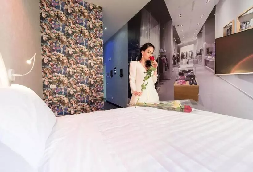 هتل Guesthouse O Affittacamere Irooms Campo Dei Fiori