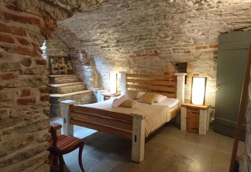 هتل Old Town Sauna Apartment