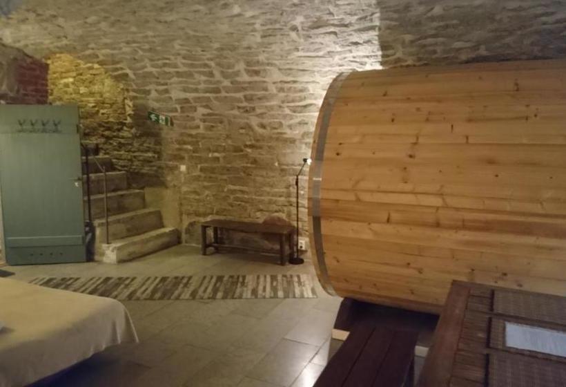 هتل Old Town Sauna Apartment