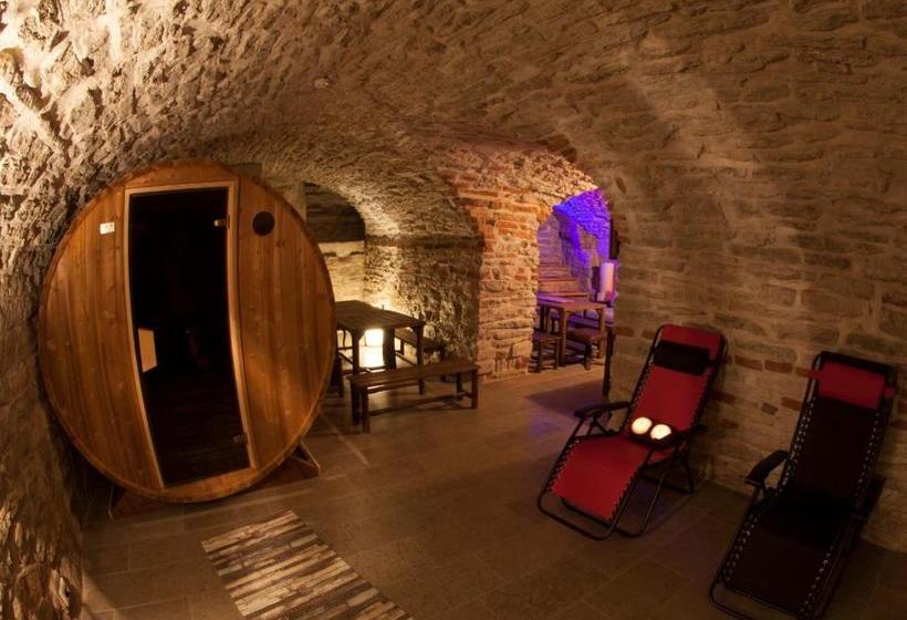 هتل Old Town Sauna Apartment