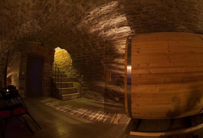 هتل Old Town Sauna Apartment