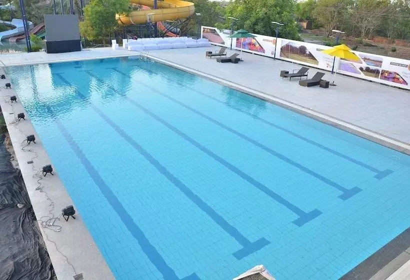 בית מלון כפרי Palm Greens Club