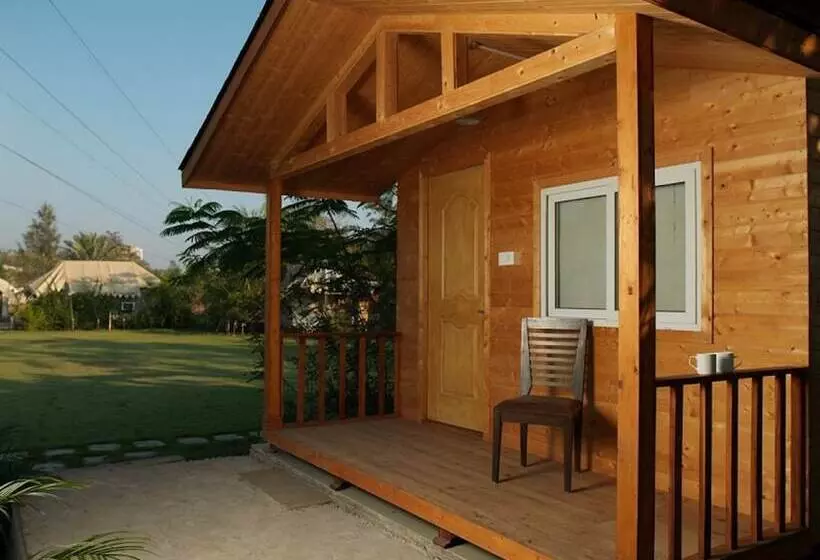 בית מלון כפרי Palm Greens Club