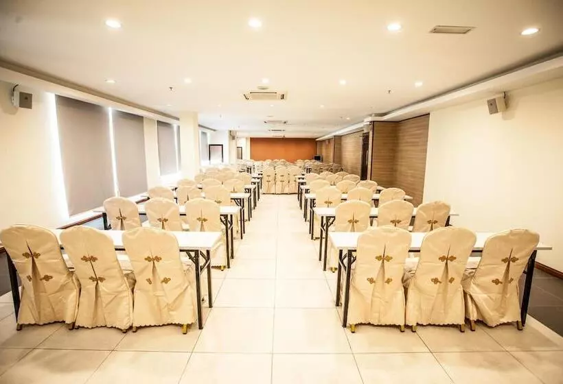 Hotel Putatan Platinum