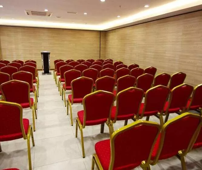 Hotel Putatan Platinum