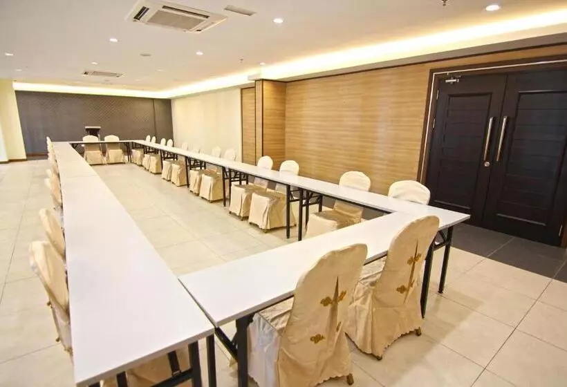 Hotel Putatan Platinum