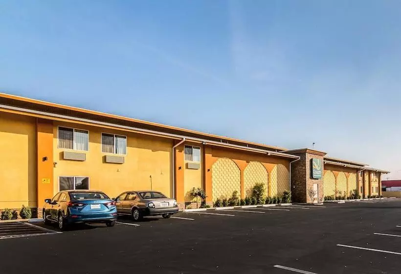 ホテル Quality Inn & Suites Near Downtown Bakersfield