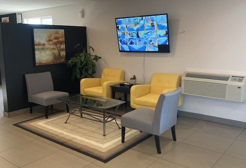 호텔 Quality Inn & Suites Near Downtown Bakersfield