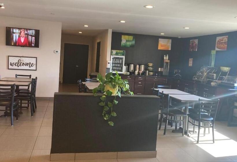 호텔 Quality Inn & Suites Near Downtown Bakersfield