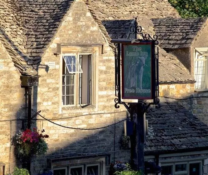 ホテル The Lamb Inn