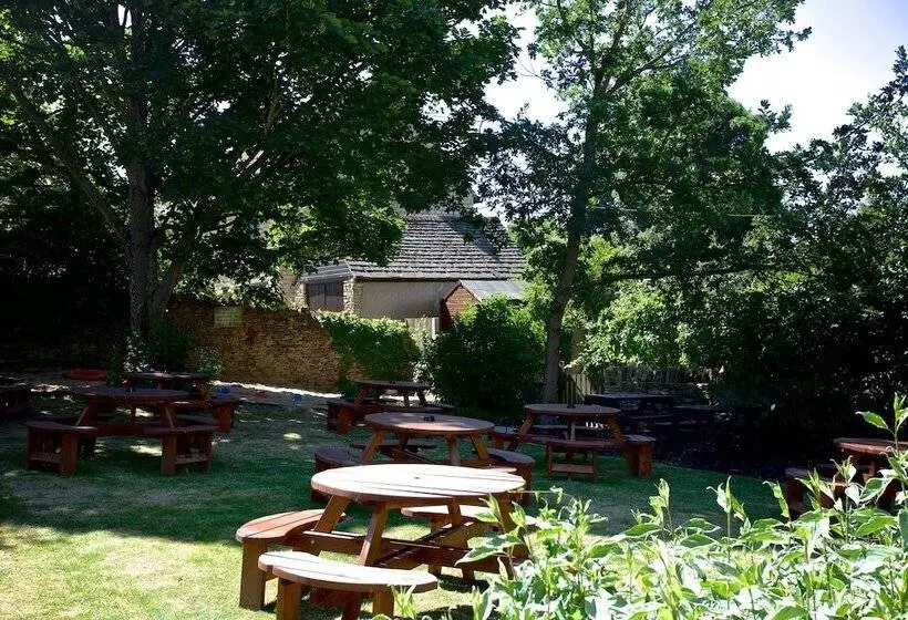 ホテル The Lamb Inn