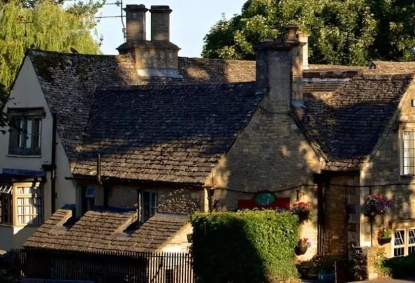 ホテル The Lamb Inn